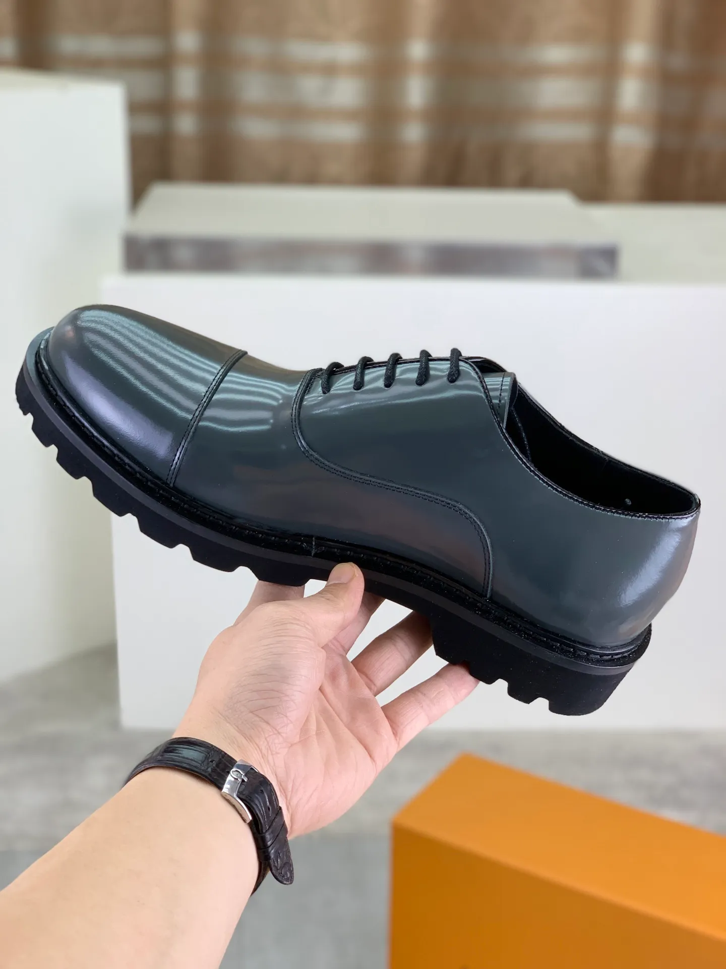 Factory price P820 💎💎💎Top version LOUIS VUITTON [Louis Vuitton] - LV men's business casual leather shoes, luxurious and noble 👞All imported original cowhide, just to create a more comfortable wearing experience, upper: original high-end calfskin➕Imported soft cowhide lining, original lightweight foam outsole✔️Color: 3️⃣colors available Size: 39-44 (38.45 46 can be customized (non-returnable)